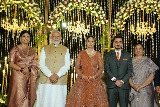 କେନ୍ଦ୍ରମନ୍ତ୍ରୀଙ୍କ ଭଉଣୀ ବିବାହ ଭୋଜିରେ ପ୍ରଧାନମନ୍ତ୍ରୀଙ୍କ ସମେତ ପହଞ୍ଚିଥିଲେ ଏହି ସବୁ ମାନ୍ୟଗଣ୍ୟ ବ୍ୟକ୍ତି