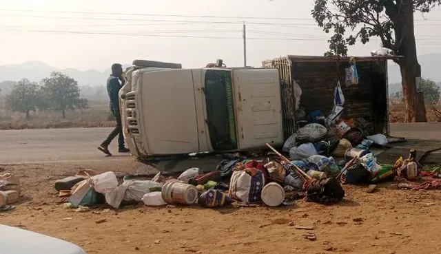 ପିକ୍‌ଅପ୍ ଭ୍ୟାନ ଓଲଟି ୧୮ ଗୁରୁତର