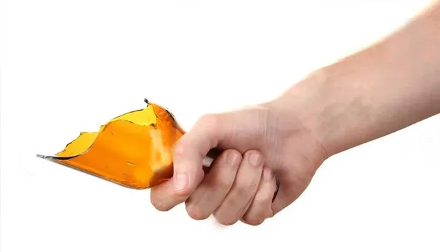 ମଦ ବୋତଲ ମାଡ଼ରେ ମହିଳାଙ୍କ ମୁଣ୍ଡ ଫାଟିଲା