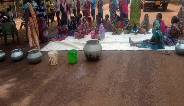 ପାଣି ପାଇଁ ରାସ୍ତା ଅବରୋଧ