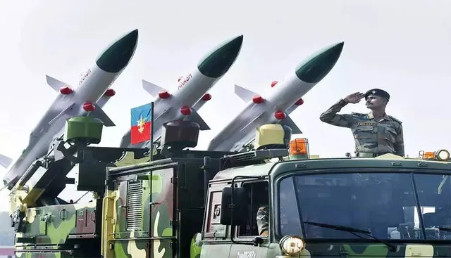 ଭାରତ ପ୍ରତିରକ୍ଷା ସ୍ବାବଲମ୍ବୀ ହେଉଛି