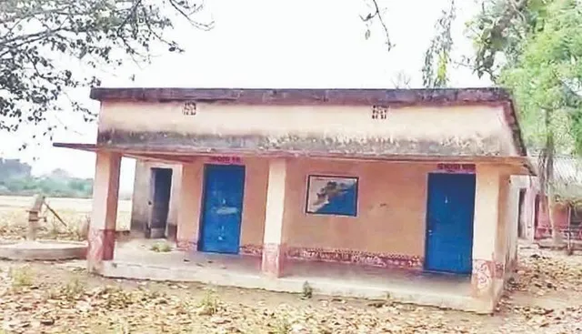 ବିଦ୍ୟାଳୟ ମିଶ୍ରଣ କରି ବସିଗଲେ, ପରିତ୍ୟକ୍ତ ଅବସ୍ଥାରେ ୧୭ ସ୍କୁଲ ଘର