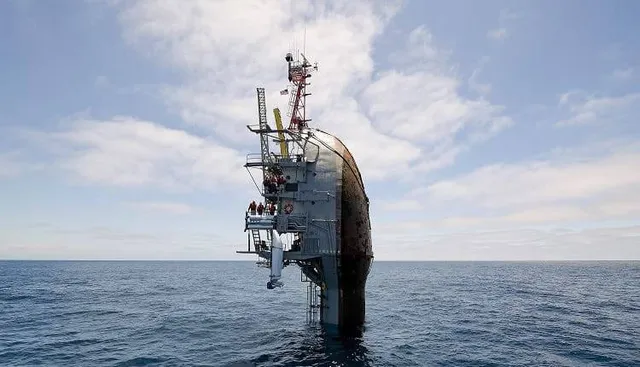 ଅଧାବୁଡ଼ା ଜାହାଜ