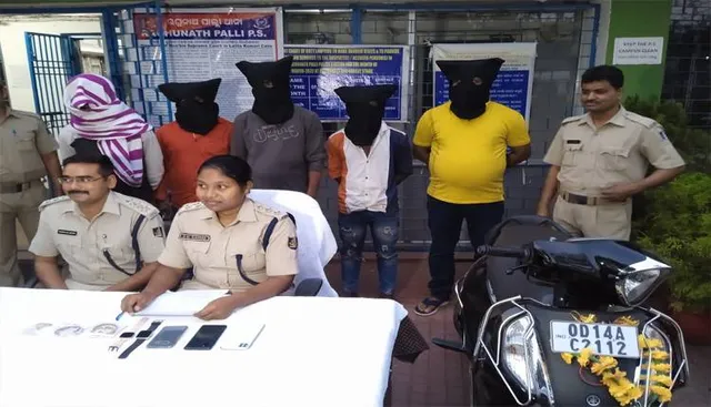 ବାହାଘର ମଣ୍ଡପରୁ ଅଳଙ୍କାର ଚୋରି କରି ୫ ବନ୍ଧା ହେଲେ