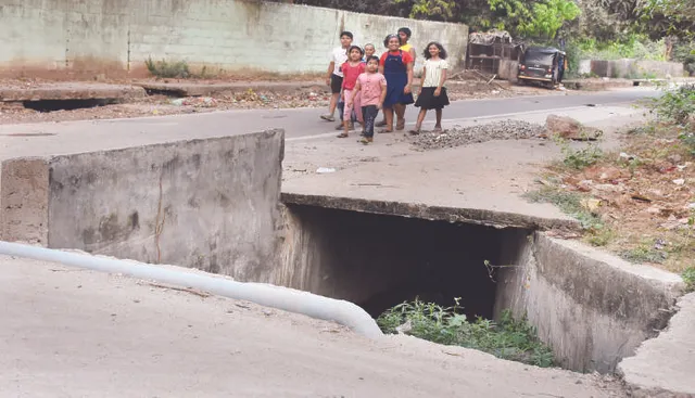 ସବୁଠି ମୁକୁଳା ଡ୍ରେନ୍‌, ଗଦାଗଦା ଆବର୍ଜନା