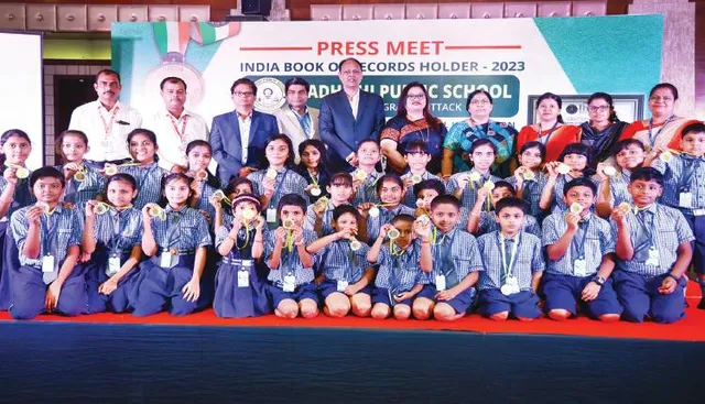 ଇଣ୍ଡିଆ ବୁକ୍ ଅଫ୍ ରେକର୍ଡରେ ଦଧୀଚି ପବ୍ଲିକ୍  ସ୍କୁଲର ଛାତ୍ରଛାତ୍ରୀ