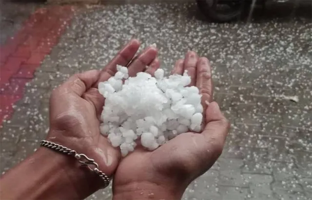 ୧୨ ଡିଗ୍ରି ଖସିଗଲା ରାଜଧାନୀର ପାରଦ: ୭ ଜିଲ୍ଲାରେ କୁଆପଥର ବର୍ଷା