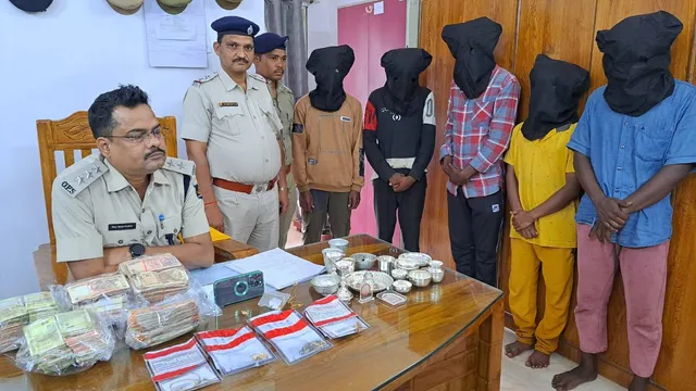 ତାଲା ଭାଙ୍ଗି ସୁନା ଓ ରୁପା ସହ ନଗଦ ଲକ୍ଷାଧିକ ଟଙ୍କା ଲୁଟିଥିଲେ, ଗିରଫ ହେଲେ ୫ ଅଭିଯୁକ୍ତ