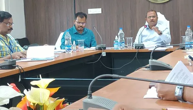 ଉତ୍ତରାଞ୍ଚଳ ରାଜସ୍ବ କମିସନରଙ୍କ ନୂଆପଡ଼ା ଗସ୍ତ: ବିକାଶମୂଳକ କାର୍ଯ୍ୟର ସମୀକ୍ଷା