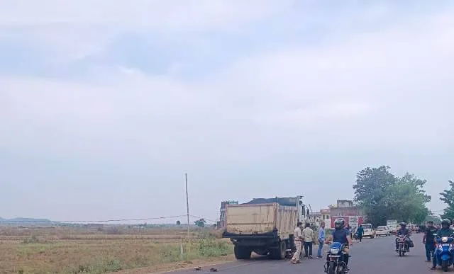 ଯୁବକଙ୍କୁ ଚାପି ଦେଲା ହାଇଓ୍ବା; ଶରୀର ହୋଇଗଲା ଦୁଇଖଣ୍ଡ