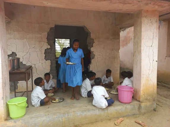 ୪୨ଟି ପ୍ରାଥମିକ ବିଦ୍ୟାଳୟ ବିପଦସଂକୁଳ ଗୃହରେ ଚାଲିଛି