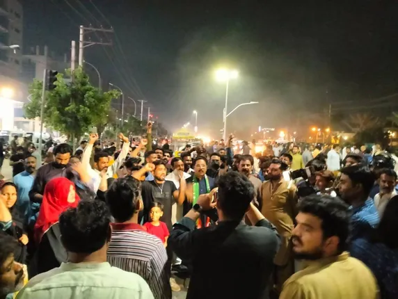 ଇମ୍ରାନଙ୍କ ଘରେ ପହଞ୍ଚିଲା ପୁଲିସ, ରାତିରେ ଗିରଫଦାରି ସମ୍ଭାବନା