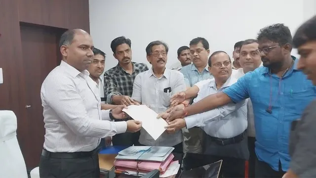 ଡାକ୍ତରଙ୍କୁ ଆକ୍ରମଣ ପ୍ରତିବାଦରେ ଶୋଭାଯାତ୍ରା, କାର୍ଯ୍ୟାନୁଷ୍ଠାନ ଦାବିରେ ଜିଲ୍ଲାପାଳ ଓ ଏସ୍‌ପିଙ୍କୁ ଦାବି ପତ୍ର ପ୍ରଦାନ