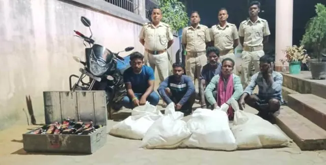 ମଦ ସହ ବାଇକ ଜବତ, ୫ ଗିରଫ