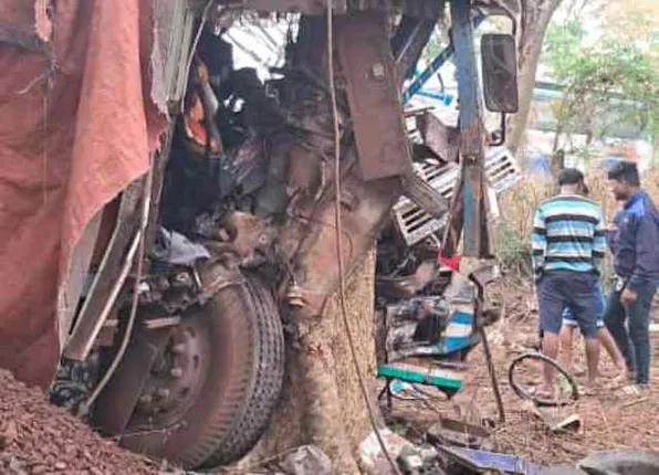 ଲୁହାପଥର ବୋଝେଇ ଟ୍ରକ୍ ଦୁର୍ଘଟଣାରେ ଚାଳକଙ୍କ ମୃତ୍ୟୁ