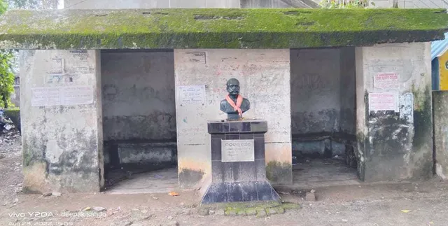 ସମସ୍ୟା ଘେରରେ କୁଆଁପାଳ ବସ୍‌ଷ୍ଟାଣ୍ଡ‌, ପାନୀୟଜଳ, ଶୌଚାଳୟ ନାହିଁ; ହିନସ୍ତା ହେଉଛନ୍ତି ଯାତ୍ରୀ