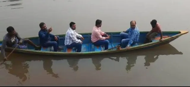 ଅପହଞ୍ଚ ଇଲାକାକୁ ଡଙ୍ଗାରେ ଗଲେ ଖଇରପୁଟ ବିଡିଓ