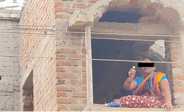 ଗୁହାରି ନଶୁଣି ଘର ଭାଙ୍ଗିଦେଲା ପ୍ରଶାସନ, ବିଷ ପିଇଲେ ମହିଳା