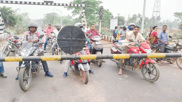 କଚ୍ଛପ ଗତିରେ ୫୫ ନମ୍ବର ଜାତୀୟ ରାଜପଥ -୨, ୫୮ ବର୍ଷର ଯନ୍ତ୍ରଣା କନ୍ଦରପୁର ଲେ‌େଭଲ୍‌ କ୍ରସିଂ
