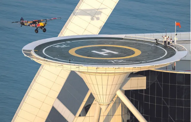 ହେଲିପ୍ୟାଡ୍‌ରେ ବିମାନ ଅବତରଣ!