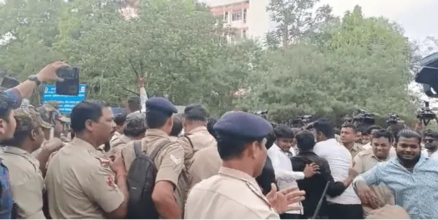 ନବ ଦାସ ହତ୍ୟା ପ୍ରସଙ୍ଗ: ପୁଲିସ- ଛାତ୍ର କଂଗ୍ରେସ କର୍ମୀଙ୍କ ମଧ୍ୟରେ ଧସ୍ତାଧସ୍ତି