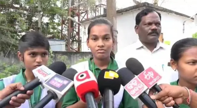 ଦଶମ ଶ୍ରେଣୀ ଛାତ୍ରଛାତ୍ରୀଙ୍କ ପ୍ରଶ୍ନ ପତ୍ରରେ ବିଭ୍ରାଟ: ୧୮ଟି ପ୍ରଶ୍ନ ଏକାଧିକ ଥର ଆସିଛି କହିଲେ ଛାତ୍ରଛାତ୍ରୀ