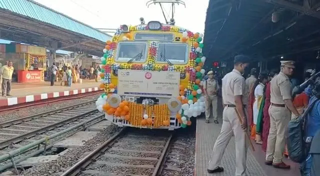 କଟକ ରେଳ ଷ୍ଟେସନରେ ଭଦ୍ରକ-ନୟାଗଡ଼ ଟାଉନ୍‌ ମେମୁ ଟ୍ରେନ୍‌ ଶୁଭାରମ୍ଭ କଲେ କେନ୍ଦ୍ରମନ୍ତ୍ରୀ