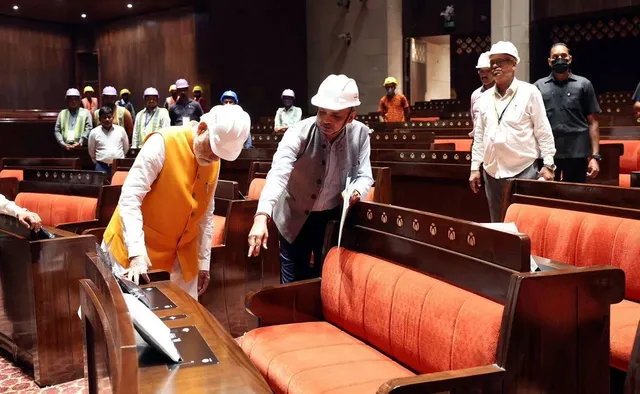 ଅଚାନକ୍ ନିର୍ମାଣାଧୀନ ନୂଆ ସଂସଦ ଭବନରେ ପହଞ୍ଚିଗଲେ ମୋଦୀ