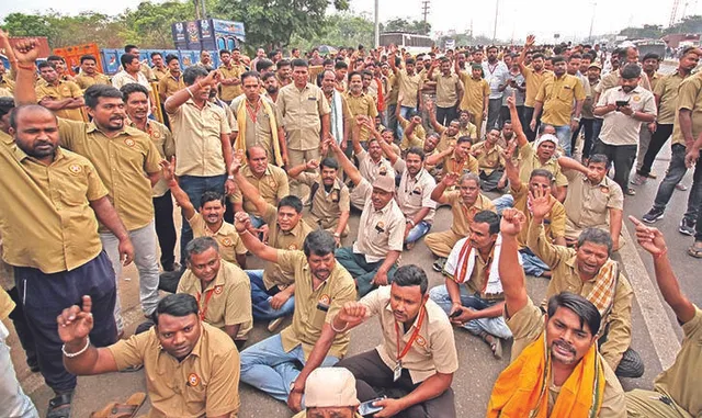 ଡ୍ରାଇଭର ଆନ୍ଦୋଳନ ସ୍ଥଗିତ: ୩ ମାସ ପାଇଁ ଆଶ୍ବସ୍ତି