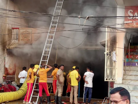 ମାର୍କେଟ କମ୍ପ୍ଲେକ୍ସରେ ଲାଗିଥିବା ନିଆଁକୁ ଖୁବ୍ ଶୀଘ୍ର ଆୟତ୍ତ କରାଯିବ: ଅଗ୍ନିଶମ ଡିଜି