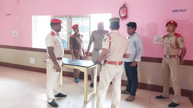 ଅଗ୍ନିଶମ ବିଭାଗର ନିର୍ଦ୍ଦେଶକୁ ଫୁ, ୯୦% ବ୍ୟବସାୟିକ ପ୍ରତିଷ୍ଠାନରେ ନାହିଁ ଅଗ୍ନିନିର୍ବାପକ ବ୍ୟବସ୍ଥା