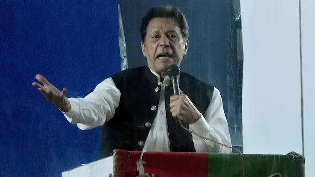 ‘ବୁଲେଟ୍‌ ପ୍ରୁଫ୍‌ କଣ୍ଟେନର୍‌’ରେ ଥାଇ ମୀନାର୍‌-ଇ-ପାକିସ୍ତାନରେ ବିଶାଳ ରାଲିରେ ଉଦ୍‌ବୋଧନ ଦେଲେ ଇମ୍ରାନ୍‌ ଖାଁ