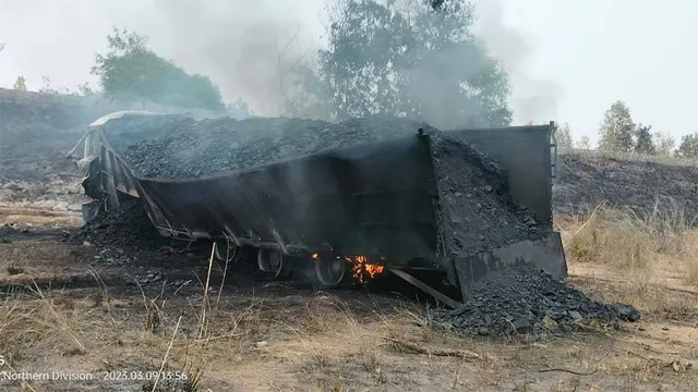 ନିଆଁ ଲାଗି ଜଳିଗଲା କୋଇଲା ବୋଝେଇ ଟ୍ରକ୍‌