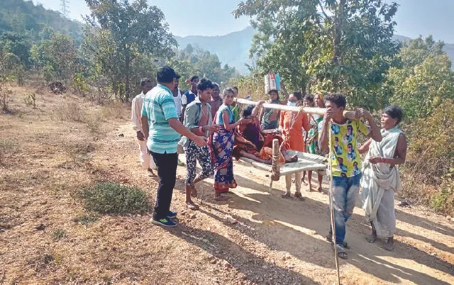 ଜୟପାଟଣାରେ ବାସ୍ତବ ‘ଦମନ’ କାହାଣୀ: ପାହାଡ଼ ଉପରେ ପୁଅ ଜନ୍ମ, ହସ୍ପିଟାଲରେ କନ୍ୟା ମୃତ