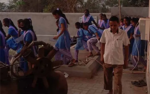 ପରୀକ୍ଷାର୍ଥୀଙ୍କୁ ମହୁମାଛି ଦଂଶିଲା; ୫୦ ଛାତ୍ରଛାତ୍ରୀ, ଶିକ୍ଷକ ଆହତ