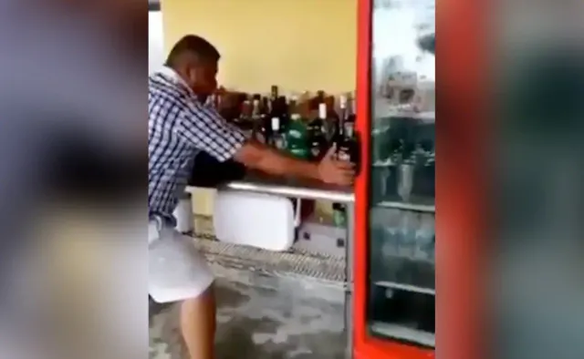 ଆଶ୍ଚର୍ଯ୍ୟ! ଭୂମିକମ୍ପର ଝଟକାରେ ଜୀବନ ବଞ୍ଚାଇବା ବଦଳରେ ଘରେ ରହି ମଦ ବୋତଲଗୁଡ଼ିକୁ ସମ୍ଭାଳିଥିଲେ ଏହି ବ୍ୟକ୍ତି