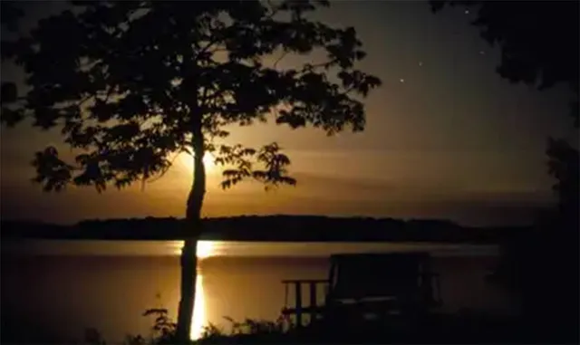 ସକାଳ ନିକଟ, ତଥାପି ଅନ୍ଧାର