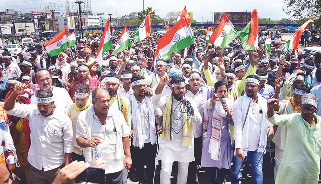 ଗାନ୍ଧୀମାର୍ଗରେ ଗର୍ଜିଲା ନବନିର୍ମାଣ କୃଷକ ସଂଗଠନ, ସରକାରଙ୍କ ପାଖରେ ୩ ଦଫା ଦାବି