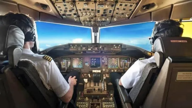 ଉଡ଼ନ୍ତା ବିମାନରେ ବିଗିଡ଼ିଗଲା ପାଇଲଟ୍‌ଙ୍କ ସ୍ବାସ୍ଥ୍ୟାବସ୍ଥା; କକ୍‌ପିଟ୍‌ ଭିତରକୁ ଯାଇ ଚାଳକଙ୍କ ଦାୟିତ୍ବ ତୁଲାଇଲେ ଯାତ୍ରୀ