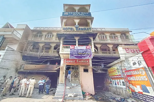 ସିଲ୍‌ ହେବ ସମ୍ରାଟ ମାର୍କେଟ୍‌ କୋଠା! ଅନେକ ଜାଗାରେ ରହିଛି ଫାଟ, ପ୍ରାଥମିକ ରିପୋର୍ଟ ଦେଲା ଯୁଗ୍ମ କମିଟି