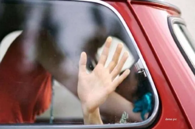 ଚଳନ୍ତା କାର୍‌ରେ ଗଣଦୁଷ୍କର୍ମ‌ କରିବା ପରେ ଘର ପାଖରେ ମହିଳାଙ୍କୁ ଛାଡ଼ିଦେଲେ ୪ ଦୁଷ୍କର୍ମକାରୀ