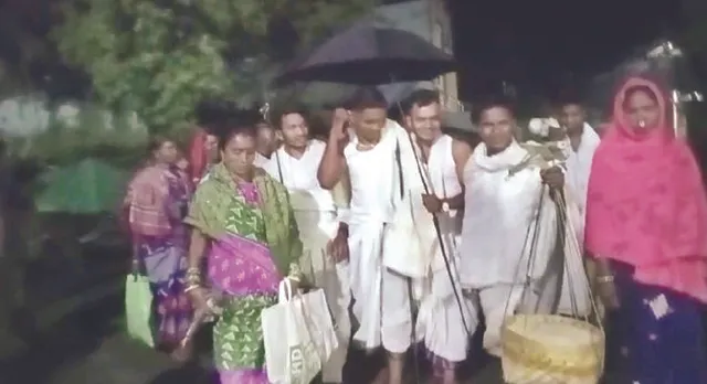 ବିବାହ ପାଇଁ ୧୨ କିମି ଚାଲିଲେ