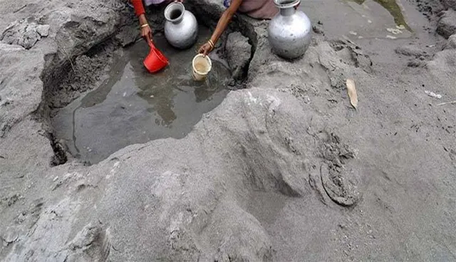 ସଂକଟକରେ ଅର୍ଜନି ଗ୍ରାମବାସୀ: ମିଳୁନି ମୌଳିକ ସୁବିଧା, ଶୋଷ ମେଣ୍ଟାଉଛି ବାଲିଚୁଆଁ