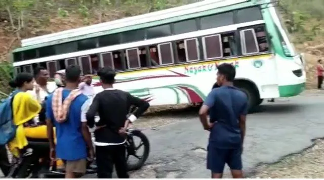 ଘୋଡାଶାଳ ଘାଟିରେ ବଡ଼ ଦୁର୍ଘଟଣାରୁ ବର୍ତ୍ତିଗଲେ ୬୦ରୁ ଊର୍ଦ୍ଧ୍ବ ଯାତ୍ରୀ, ୨ଗୁରୁତର