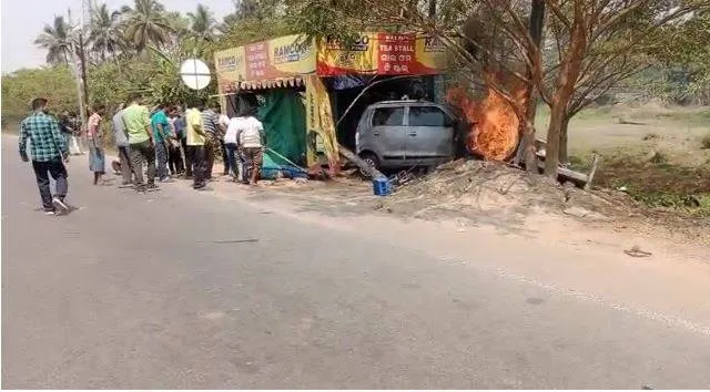 ଜଗନ୍ନାଥ ଦର୍ଶନ ପାଇଁ ପୁରୀ ଯାଉଥିଲେ ତୀର୍ଥଯାତ୍ରୀ; ବିଦ୍ୟୁତ୍‌ ତାର ଲାଗି ଜଳିଗଲା କାର୍‌, ୪ ଆହତ