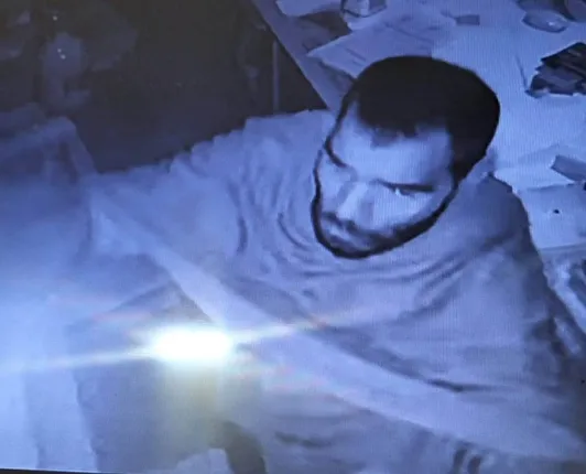 ଦୋକାନ କାଉଣ୍ଟରରୁ ୫୦ ହଜାର ଟଙ୍କା ଚୋରି: ସିସିଟିଭି କ୍ଯାମେରାରେ ଅଭିଯୁକ୍ତ