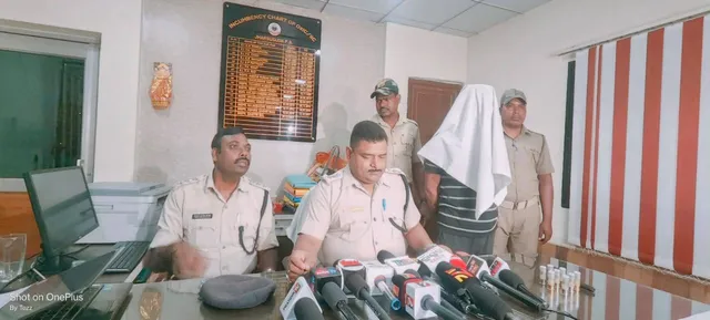 ସବୁଜ ଜହର ଉପରେ ଚଢ଼ଉ: ଝାରସୁଗୁଡ଼ାରେ ଗଂଜେଇ ସହ ଗୁଳି-ବନ୍ଧୁକ, ରଣପୁରରେ ଦାମୀ କାର ଜବତ