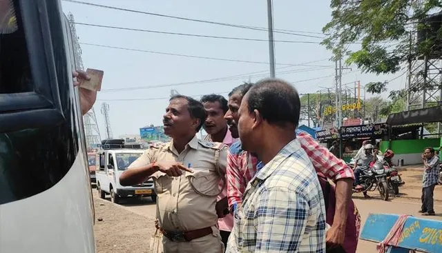 ଚାଲିଚାଲି ବାରିପଦା ଯାଉଥିଲେ, ସହାୟତା କଲେ ପୁଲିସ କର୍ମଚାରୀ