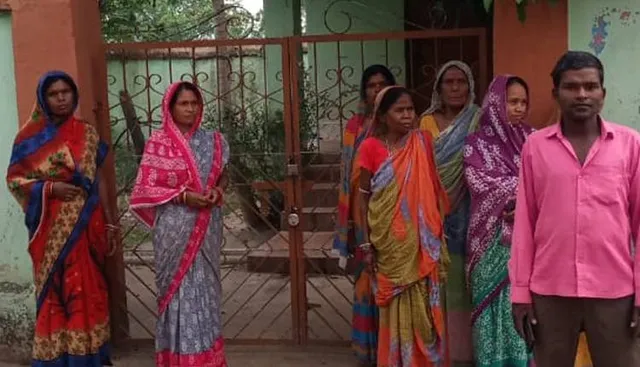 ଜଳକଷ୍ଟ ଅସହ୍ୟ, ପମ୍ପ ହାଉସରେ ତାଲା ପକାଇଲେ ମହିଳା