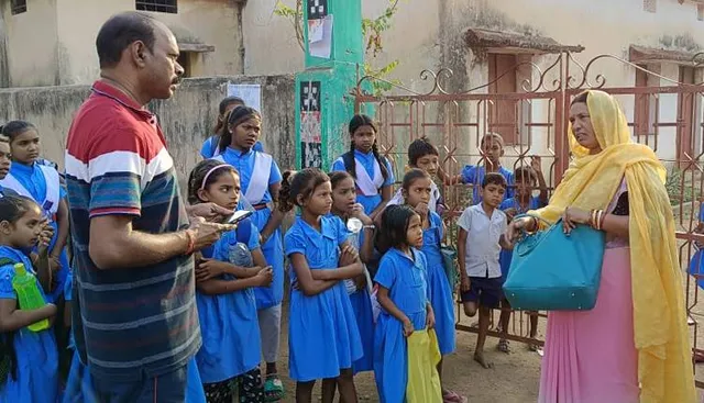 ସ୍କୁଲ୍‌କୁ ବିଳମ୍ବରେ ଆସିଲେ ପ୍ରଧାନ ଶିକ୍ଷୟିତ୍ରୀ, ତଦନ୍ତ ନିର୍ଦ୍ଦେଶ ଦେଲେ ବିଡିଓ